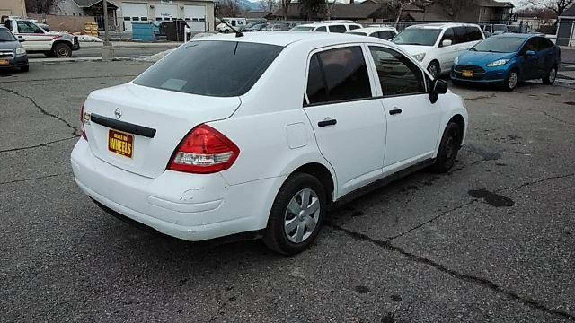 2009 Fresh Powder Nissan Versa 1.6 Base Sedan (3N1CC11E29L) with an 1.6L L4 DOHC 16V engine, located at 1821 N Montana Ave., Helena, MT, 59601, 46.603447, -112.022781 - Photo#4