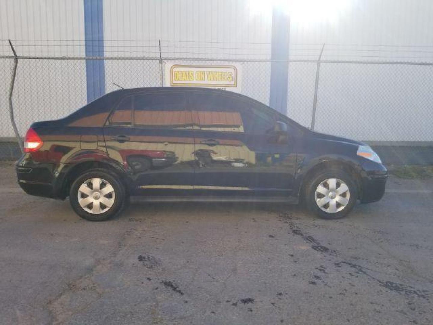 2009 Nissan Versa 1.6 Base Sedan (3N1CC11E79L) with an 1.6L L4 DOHC 16V engine, 5-Speed Manual transmission, located at 601 E. Idaho St., Kalispell, MT, 59901, 48.203983, -114.308662 - Photo#5