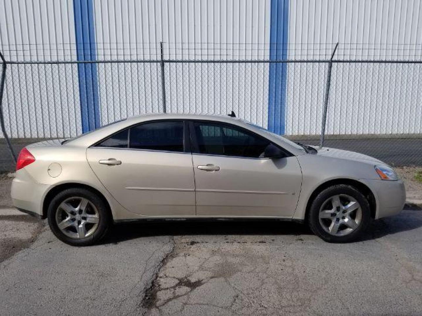 2009 Pontiac G6 Sedan (1G2ZG57B694) with an 2.4L L4 DOHC 16V engine, 4-Speed Automatic transmission, located at 4047 Montana Ave., Billings, MT, 59101, 45.770847, -108.529800 - Photo#5