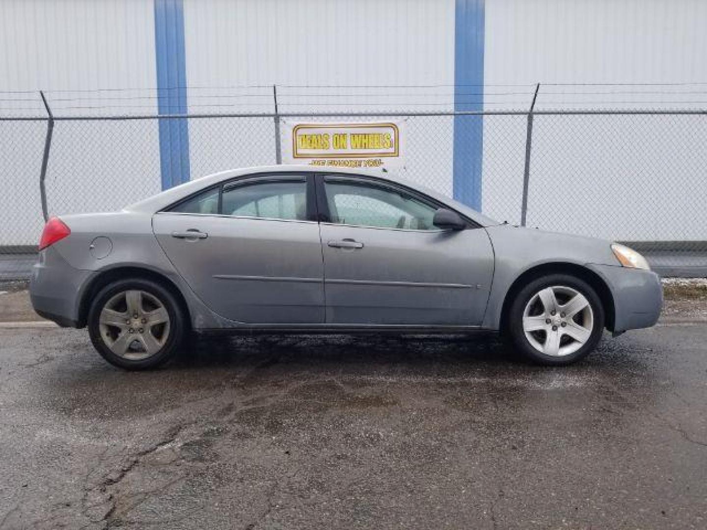 2009 Pontiac G6 Sedan (1G2ZG57BX94) with an 2.4L L4 DOHC 16V engine, 4-Speed Automatic transmission, located at 4801 10th Ave S,, Great Falls, MT, 59405, 47.494347, -111.229942 - Photo#3