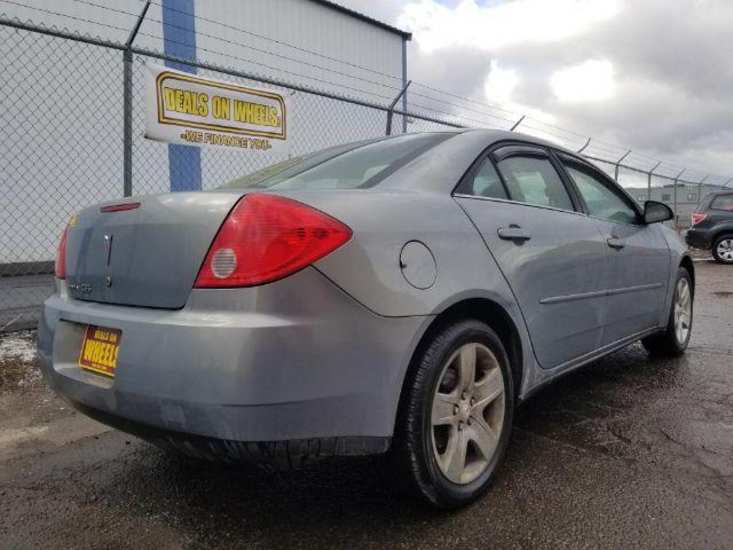 2009 Pontiac G6 Sedan (1G2ZG57BX94) with an 2.4L L4 DOHC 16V engine, 4-Speed Automatic transmission, located at 4801 10th Ave S,, Great Falls, MT, 59405, 47.494347, -111.229942 - Photo#4