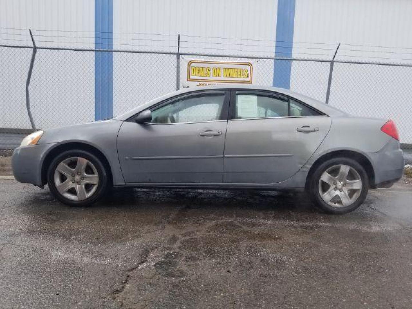 2009 Pontiac G6 Sedan (1G2ZG57BX94) with an 2.4L L4 DOHC 16V engine, 4-Speed Automatic transmission, located at 4801 10th Ave S,, Great Falls, MT, 59405, 47.494347, -111.229942 - Photo#6