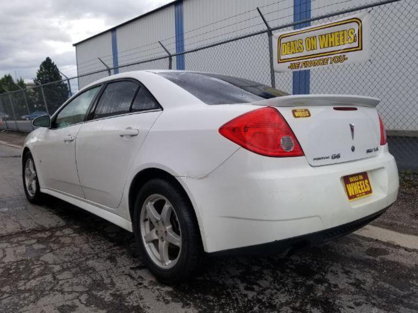 2009 Pontiac G6 Sedan (1G2ZJ57K694) with an 3.5L V6 OHV 12V engine, 4-Speed Automatic transmission, located at 601 E. Idaho St., Kalispell, MT, 59901, 48.203983, -114.308662 - Photo#3