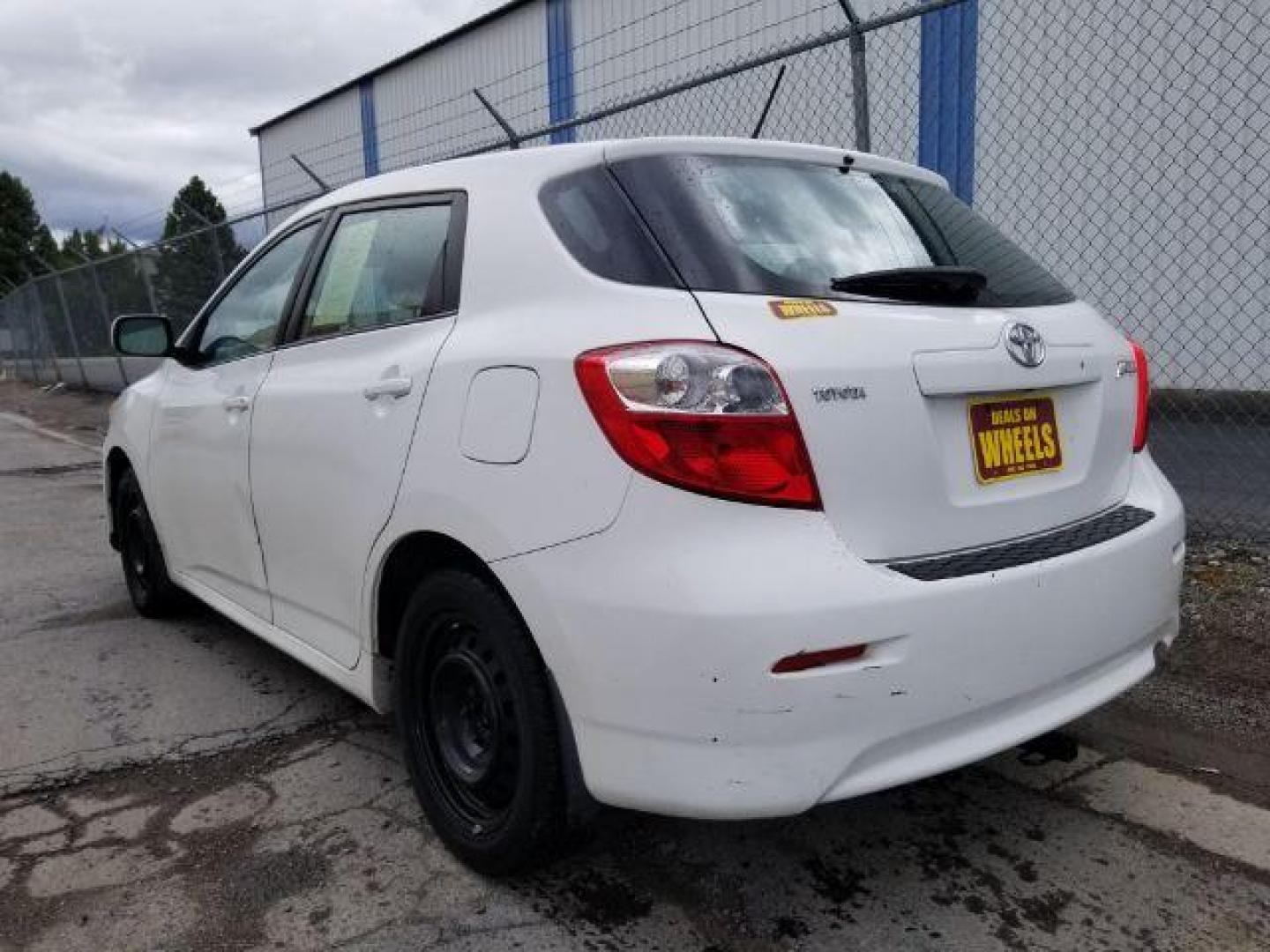 2009 Toyota Matrix Base 4-Speed AT (2T1KU40E09C) with an 1.8L L4 DOHC 16V engine, 4-Speed Automatic transmission, located at 1821 N Montana Ave., Helena, MT, 59601, 46.603447, -112.022781 - Photo#3