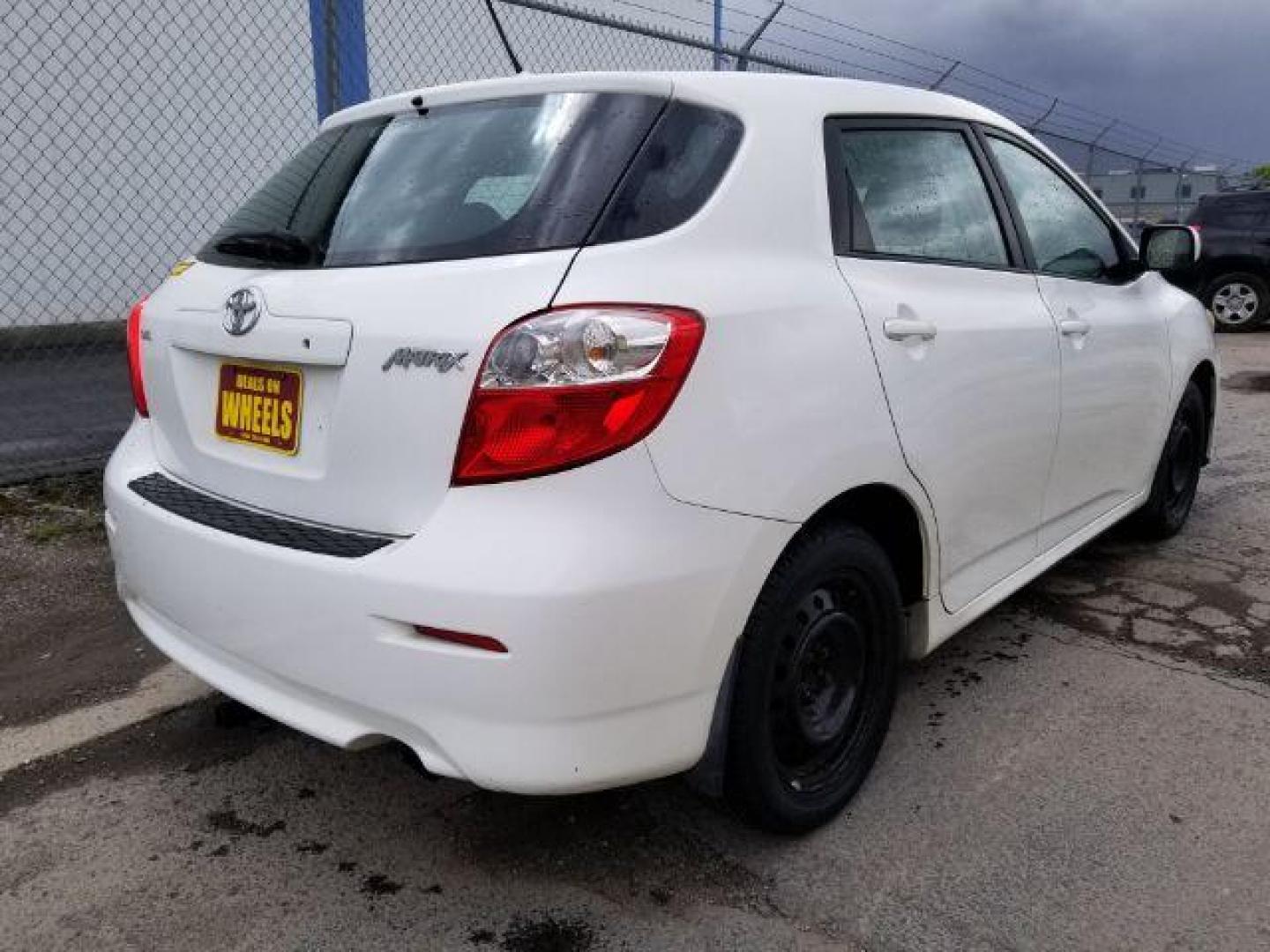 2009 Toyota Matrix Base 4-Speed AT (2T1KU40E09C) with an 1.8L L4 DOHC 16V engine, 4-Speed Automatic transmission, located at 1821 N Montana Ave., Helena, MT, 59601, 46.603447, -112.022781 - Photo#4