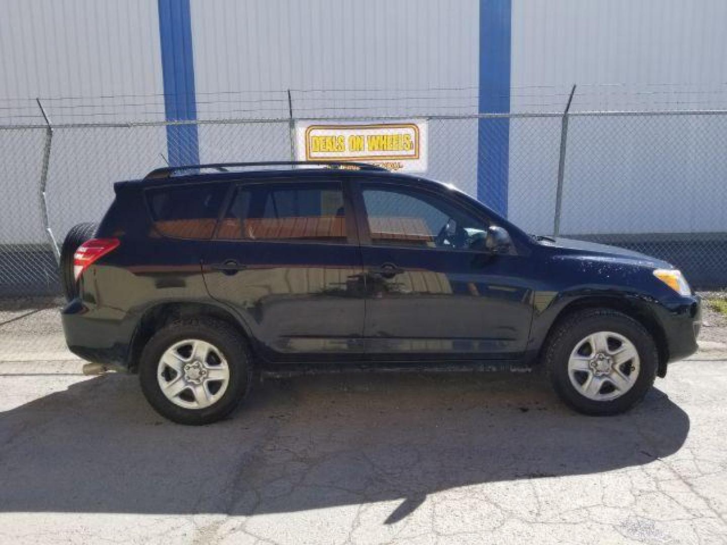 2009 Black Toyota RAV4 SPORT UTILITY 4-DR (JTMBF33V395) with an 2.4L L4 DOHC 16V engine, 4-Speed Automatic transmission, located at 1821 N Montana Ave., Helena, MT, 59601, 46.603447, -112.022781 - Photo#5