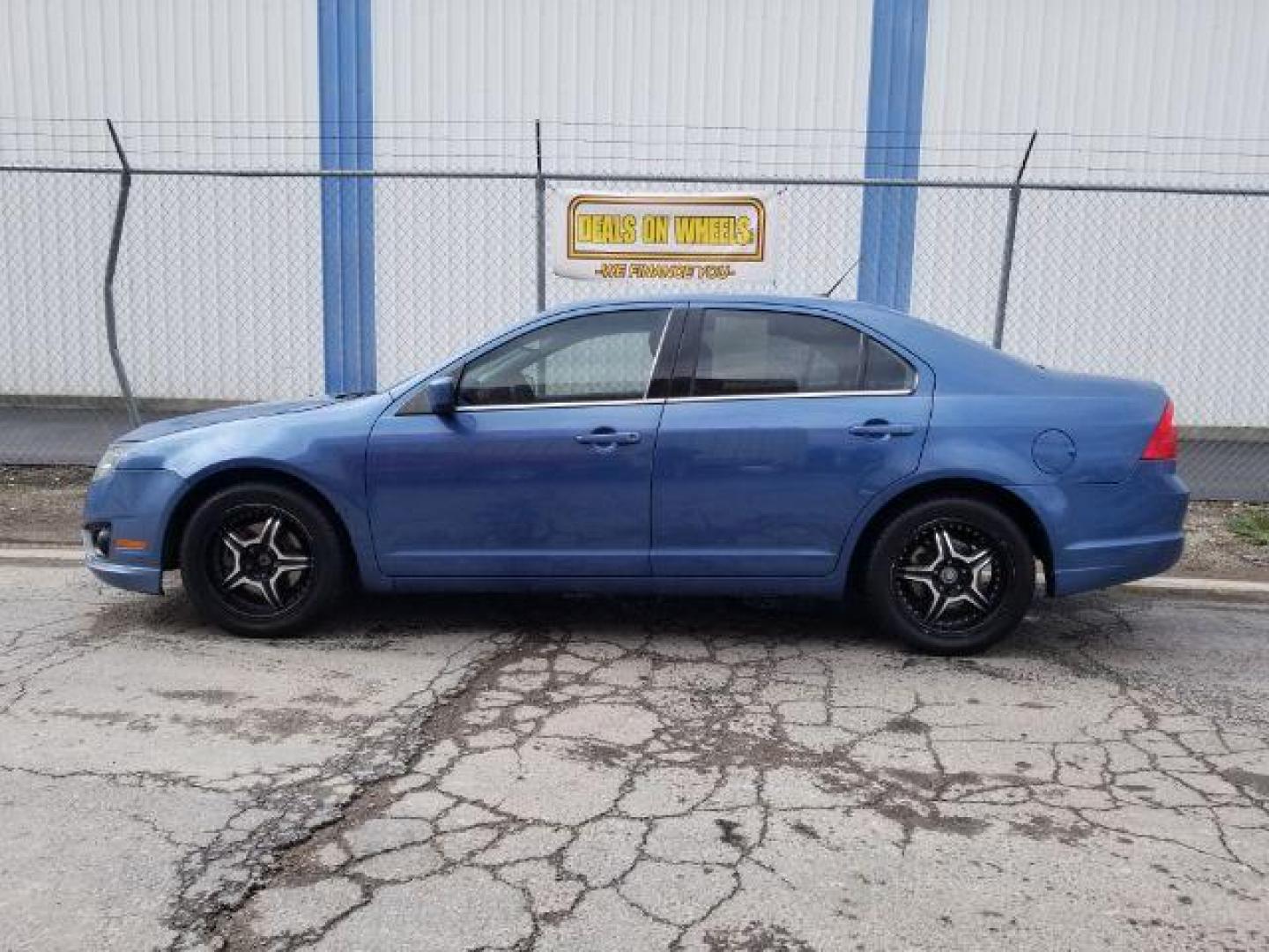 2010 Ford Fusion SE (3FAHP0HA3AR) with an 2.5L L4 DOHC 16V engine, located at 1821 N Montana Ave., Helena, MT, 59601, 46.603447, -112.022781 - Photo#2