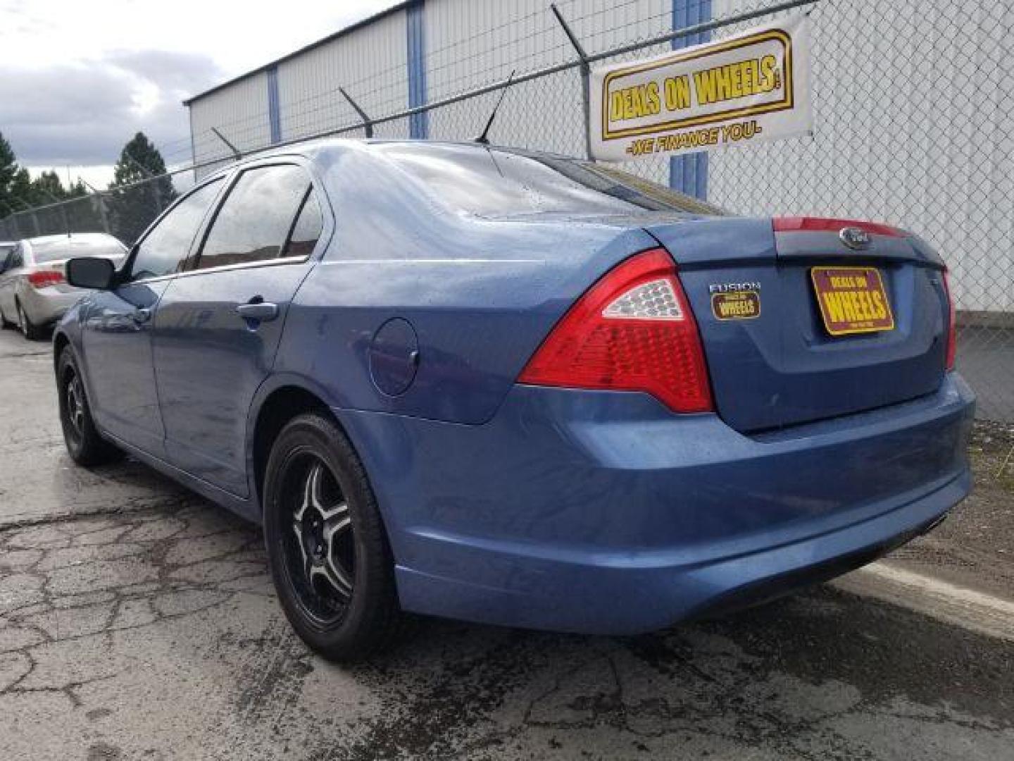 2010 Ford Fusion SE (3FAHP0HA3AR) with an 2.5L L4 DOHC 16V engine, located at 1821 N Montana Ave., Helena, MT, 59601, 46.603447, -112.022781 - Photo#3