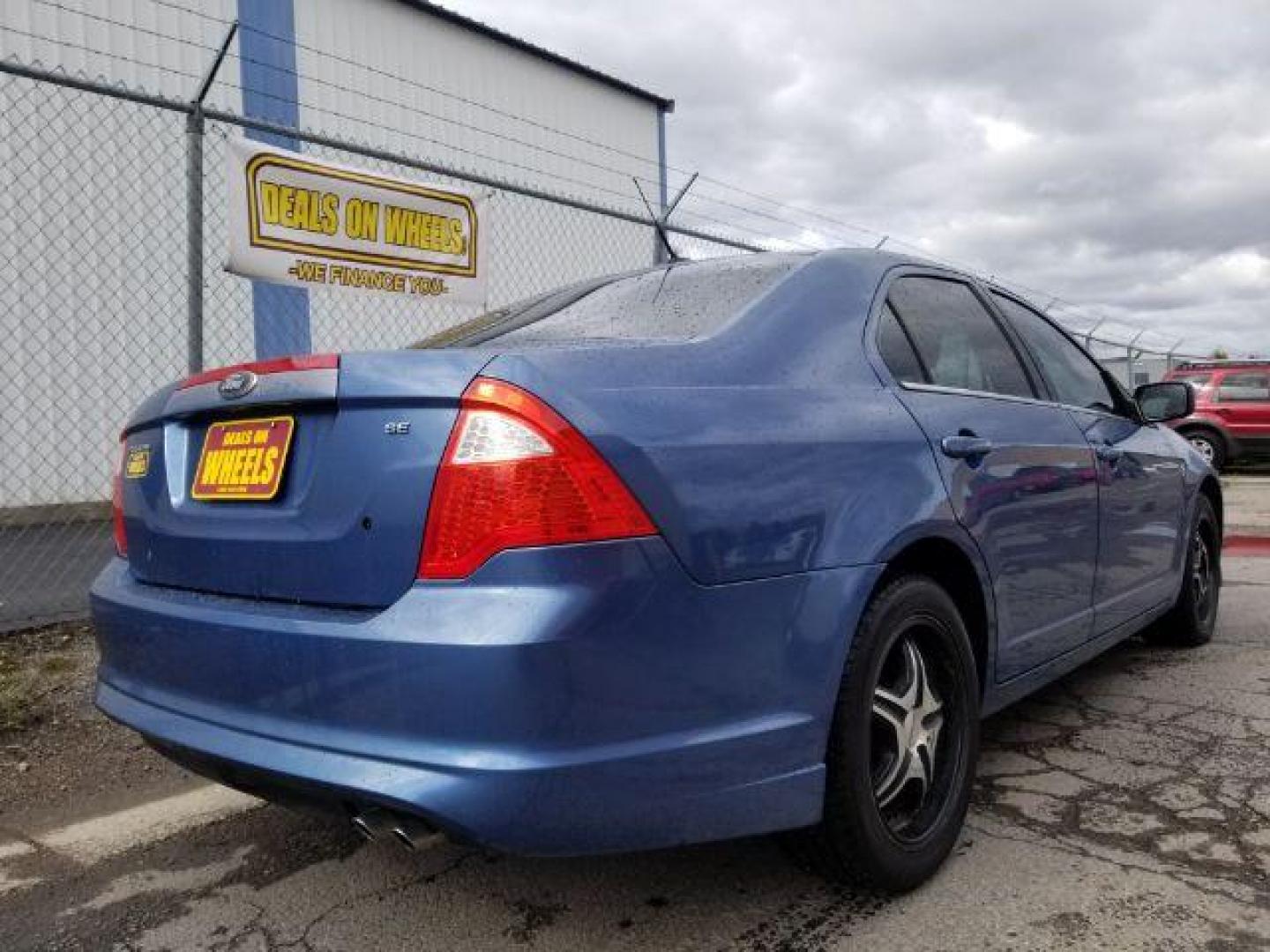 2010 Ford Fusion SE (3FAHP0HA3AR) with an 2.5L L4 DOHC 16V engine, located at 1821 N Montana Ave., Helena, MT, 59601, 46.603447, -112.022781 - Photo#4