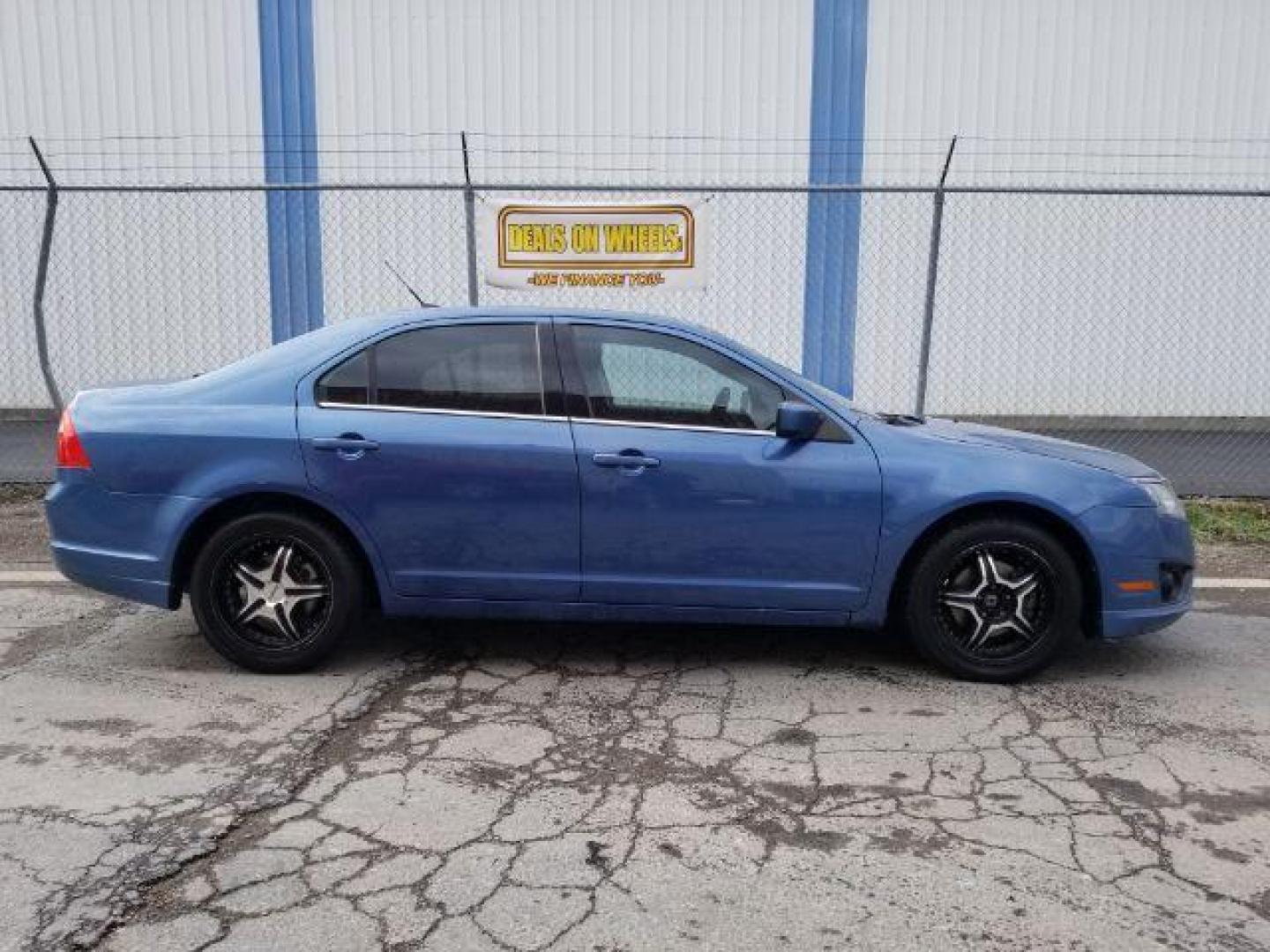 2010 Ford Fusion SE (3FAHP0HA3AR) with an 2.5L L4 DOHC 16V engine, located at 1821 N Montana Ave., Helena, MT, 59601, 46.603447, -112.022781 - Photo#5