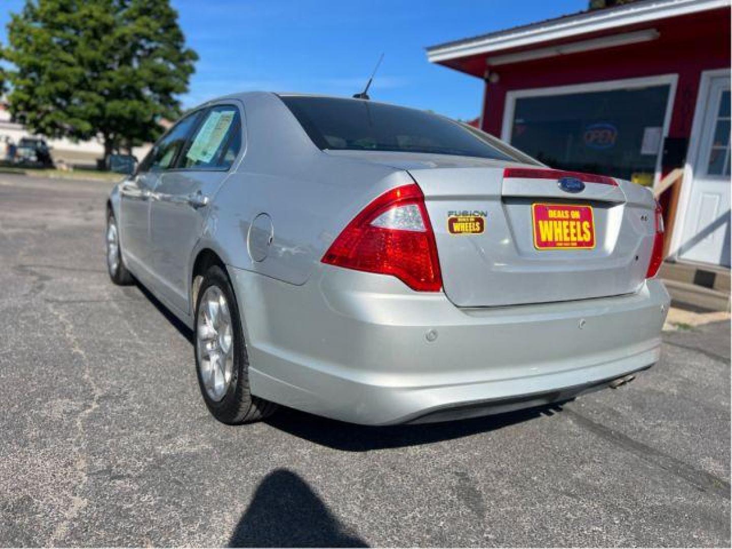 2010 Ford Fusion SE (3FAHP0HA9AR) with an 2.5L L4 DOHC 16V engine, located at 601 E. Idaho St., Kalispell, MT, 59901, 48.203983, -114.308662 - Photo#2