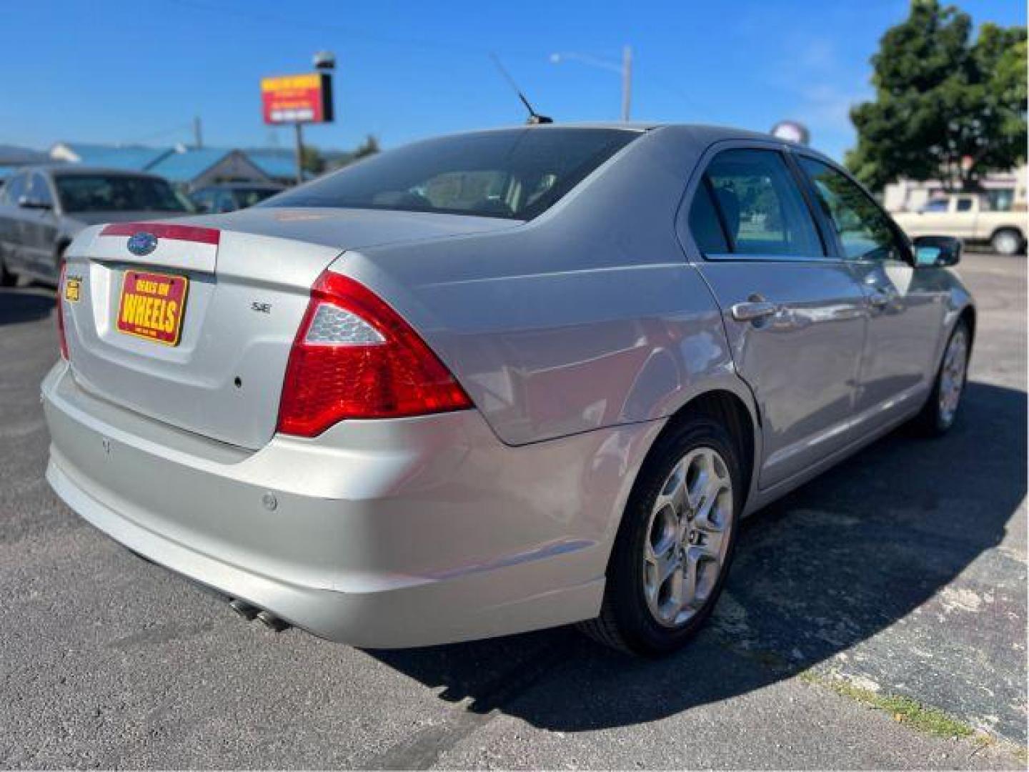 2010 Ford Fusion SE (3FAHP0HA9AR) with an 2.5L L4 DOHC 16V engine, located at 601 E. Idaho St., Kalispell, MT, 59901, 48.203983, -114.308662 - Photo#4