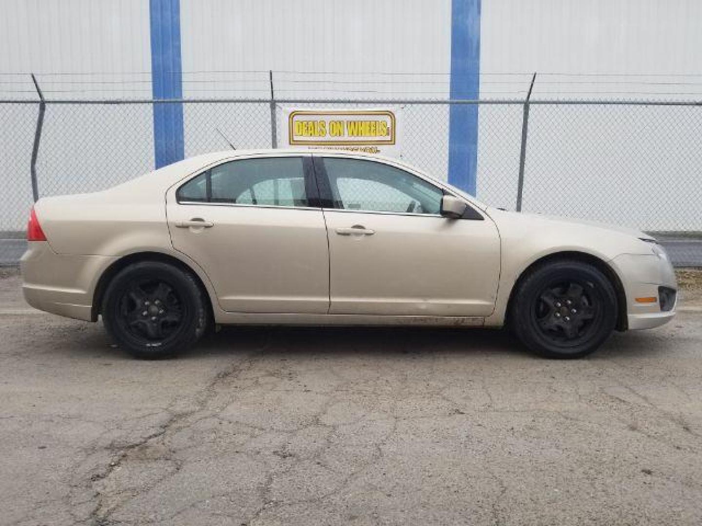 2010 Ford Fusion SE (3FAHP0HAXAR) with an 2.5L L4 DOHC 16V engine, located at 601 E. Idaho St., Kalispell, MT, 59901, 48.203983, -114.308662 - Photo#3