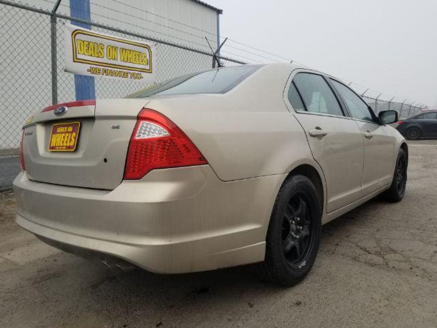 2010 Ford Fusion SE (3FAHP0HAXAR) with an 2.5L L4 DOHC 16V engine, located at 601 E. Idaho St., Kalispell, MT, 59901, 48.203983, -114.308662 - Photo#4