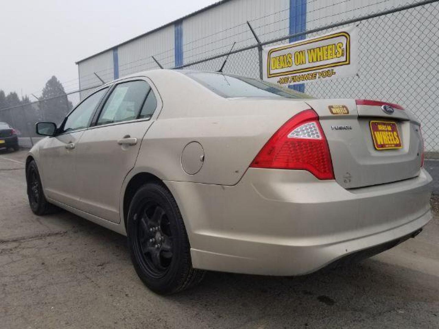 2010 Ford Fusion SE (3FAHP0HAXAR) with an 2.5L L4 DOHC 16V engine, located at 601 E. Idaho St., Kalispell, MT, 59901, 48.203983, -114.308662 - Photo#5