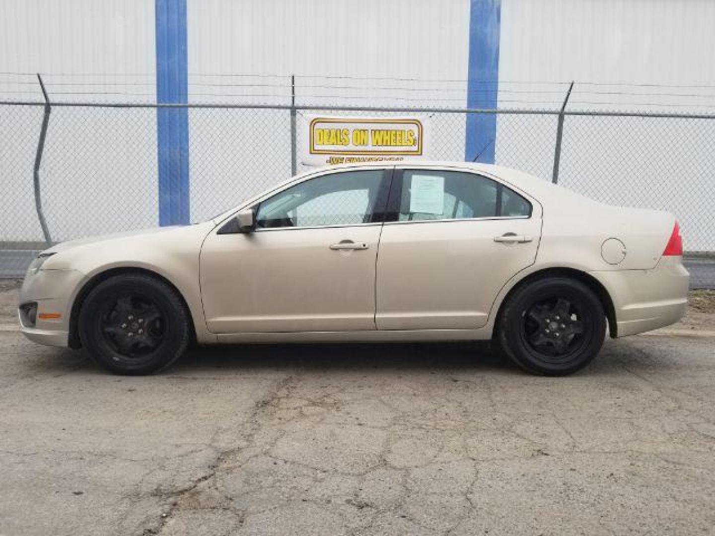 2010 Ford Fusion SE (3FAHP0HAXAR) with an 2.5L L4 DOHC 16V engine, located at 601 E. Idaho St., Kalispell, MT, 59901, 48.203983, -114.308662 - Photo#6