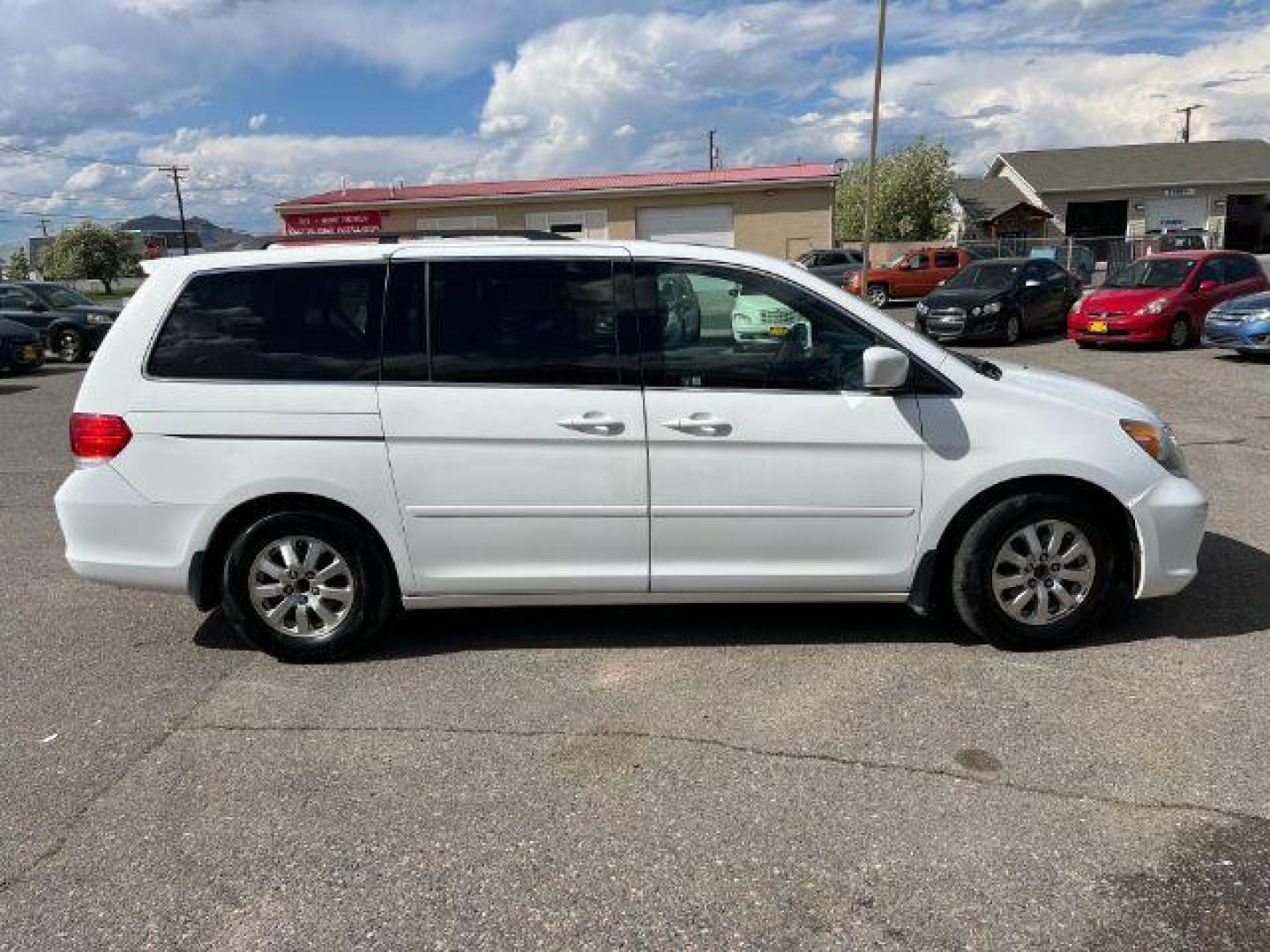 2010 Honda Odyssey EX-L w/ DVD and Navi (5FNRL3H74AB) with an 3.5L V6 SOHC 24V engine, 5-Speed Automatic transmission, located at 1821 N Montana Ave., Helena, MT, 59601, 46.603447, -112.022781 - Photo#3