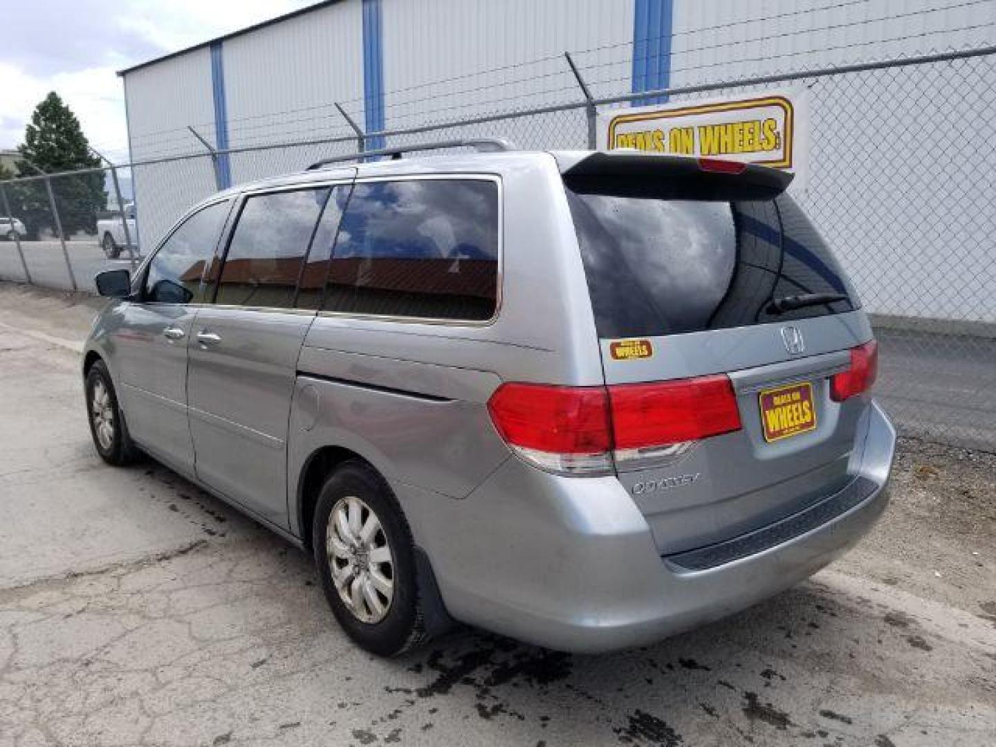 2010 Honda Odyssey EX-L w/ DVD and Navigation (5FNRL3H78AB) with an 3.5L V6 SOHC 24V engine, 5-Speed Automatic transmission, located at 1821 N Montana Ave., Helena, MT, 59601, 46.603447, -112.022781 - Photo#3