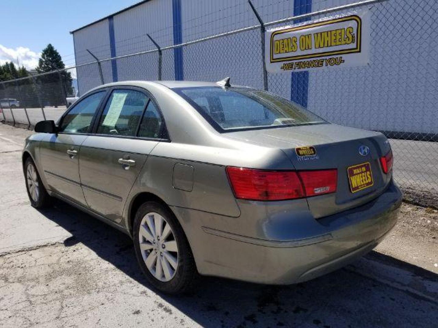 2010 Hyundai Sonata GLS (5NPET4ACXAH) with an 2.4L L4 DOHC 16V engine, located at 4801 10th Ave S,, Great Falls, MT, 59405, 47.494347, -111.229942 - Photo#3