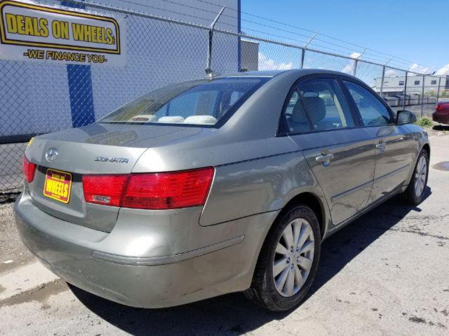 2010 Hyundai Sonata GLS (5NPET4ACXAH) with an 2.4L L4 DOHC 16V engine, located at 4801 10th Ave S,, Great Falls, MT, 59405, 47.494347, -111.229942 - Photo#4