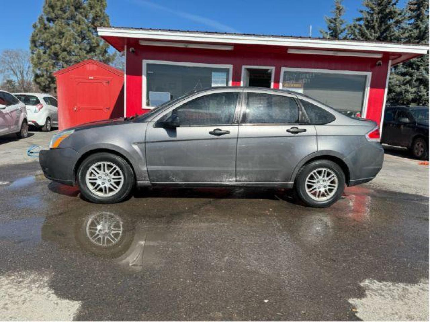 2011 Ford Focus SE Sedan (1FAHP3FN1BW) with an 2.0L L4 DOHC 16V engine, located at 601 E. Idaho St., Kalispell, MT, 59901, 48.203983, -114.308662 - Photo#1