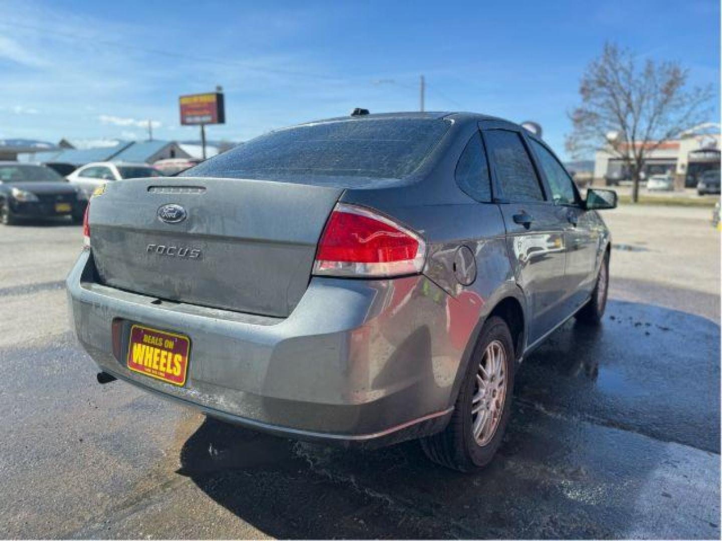 2011 Ford Focus SE Sedan (1FAHP3FN1BW) with an 2.0L L4 DOHC 16V engine, located at 601 E. Idaho St., Kalispell, MT, 59901, 48.203983, -114.308662 - Photo#4