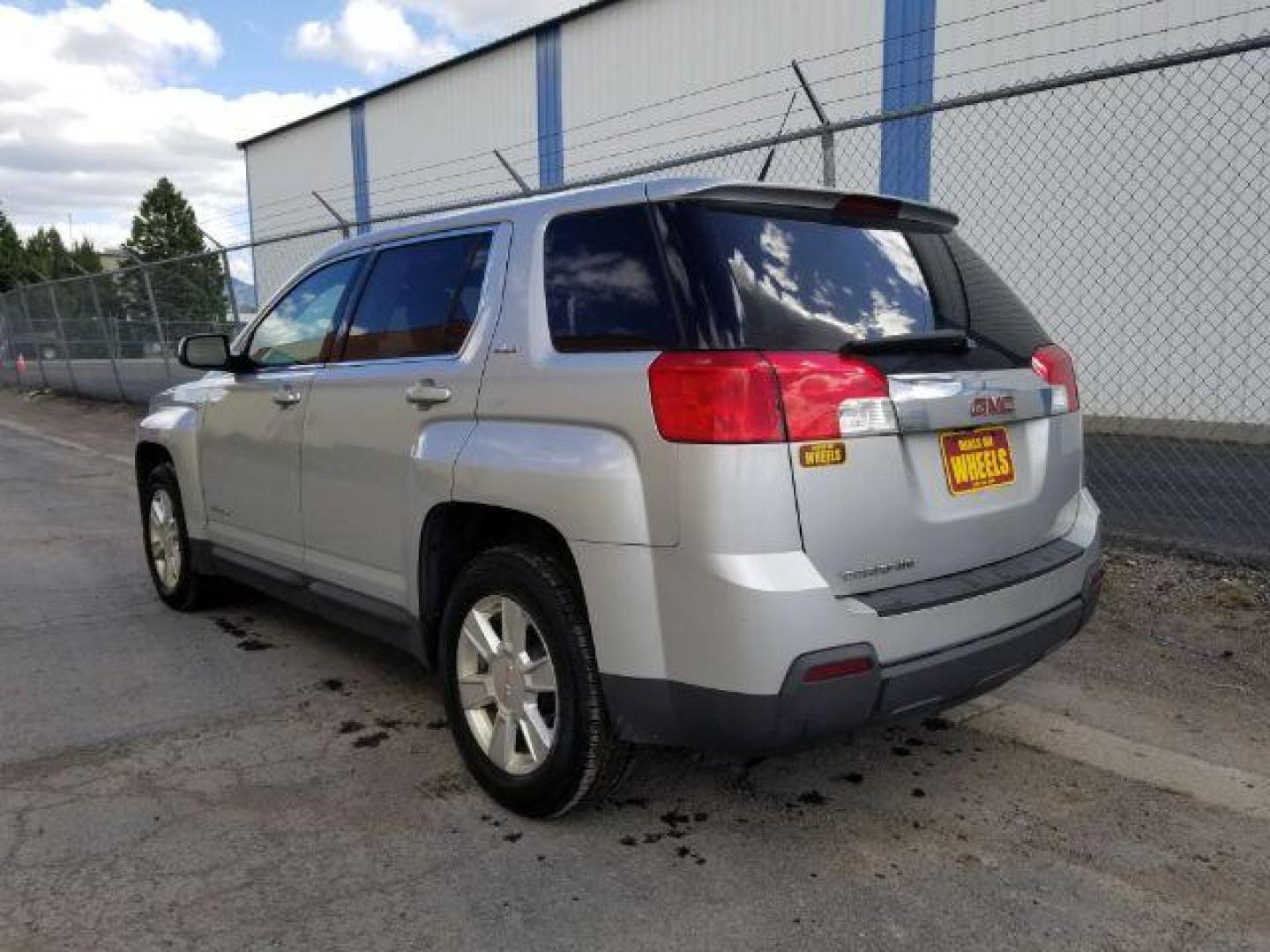 2011 GMC Terrain SLE1 FWD (2CTALMEC3B6) with an 2.4L L4 DOHC 16V engine, 6-Speed Automatic transmission, located at 4801 10th Ave S,, Great Falls, MT, 59405, 47.494347, -111.229942 - Photo#3