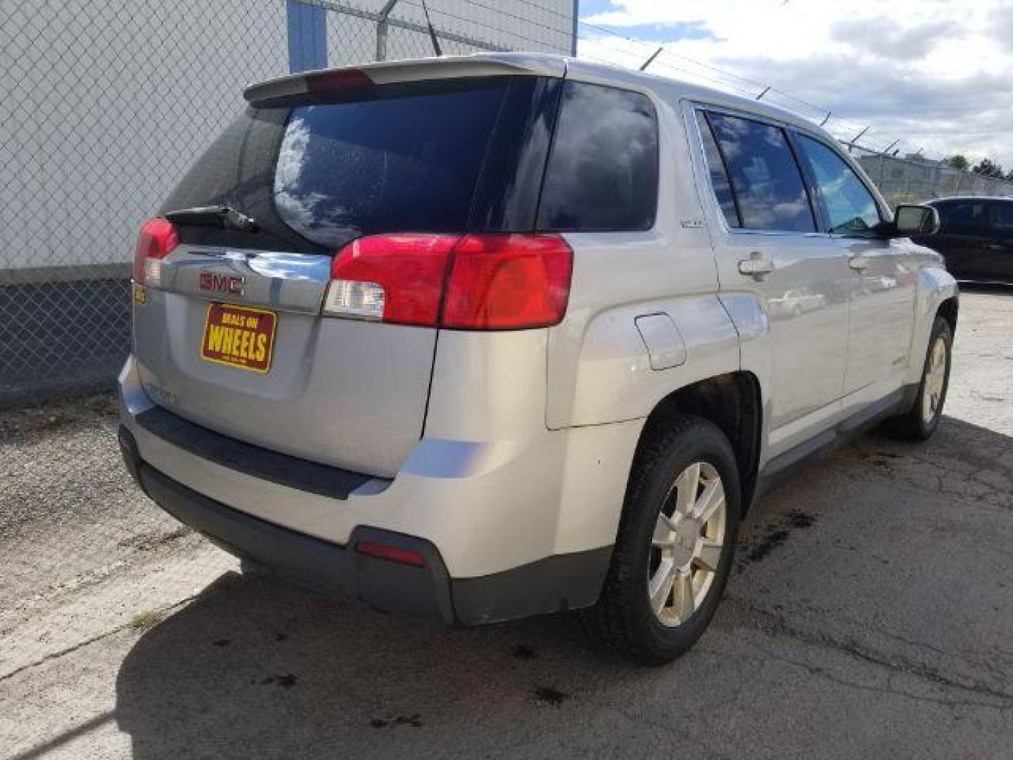 2011 GMC Terrain SLE1 FWD (2CTALMEC3B6) with an 2.4L L4 DOHC 16V engine, 6-Speed Automatic transmission, located at 4801 10th Ave S,, Great Falls, MT, 59405, 47.494347, -111.229942 - Photo#4