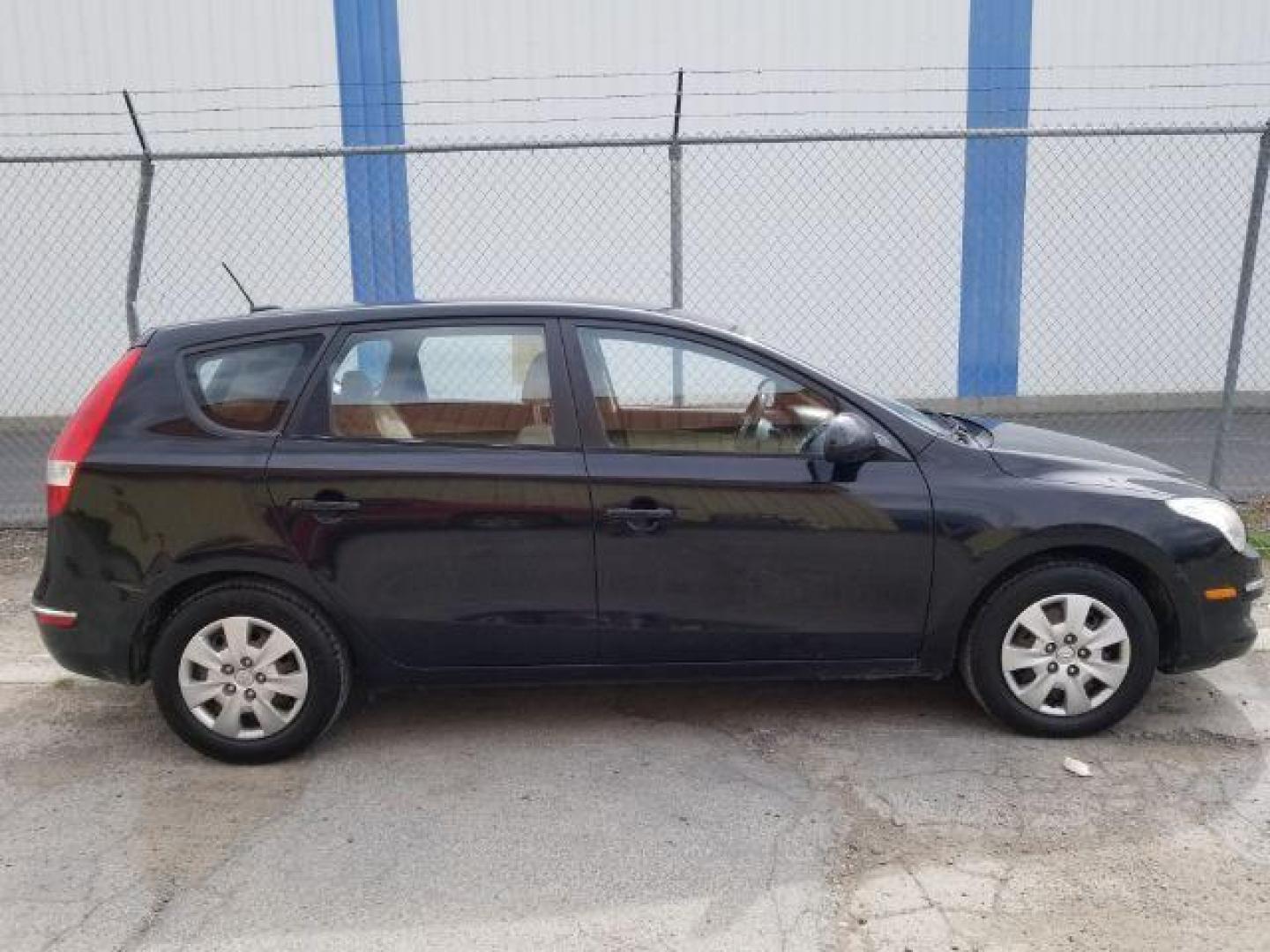 2011 Hyundai Elantra Touring SE Manual (KMHDB8AE8BU) with an 2.0L L4 DOHC 16V engine, 5-Speed Manual transmission, located at 4801 10th Ave S,, Great Falls, MT, 59405, 47.494347, -111.229942 - Photo#6