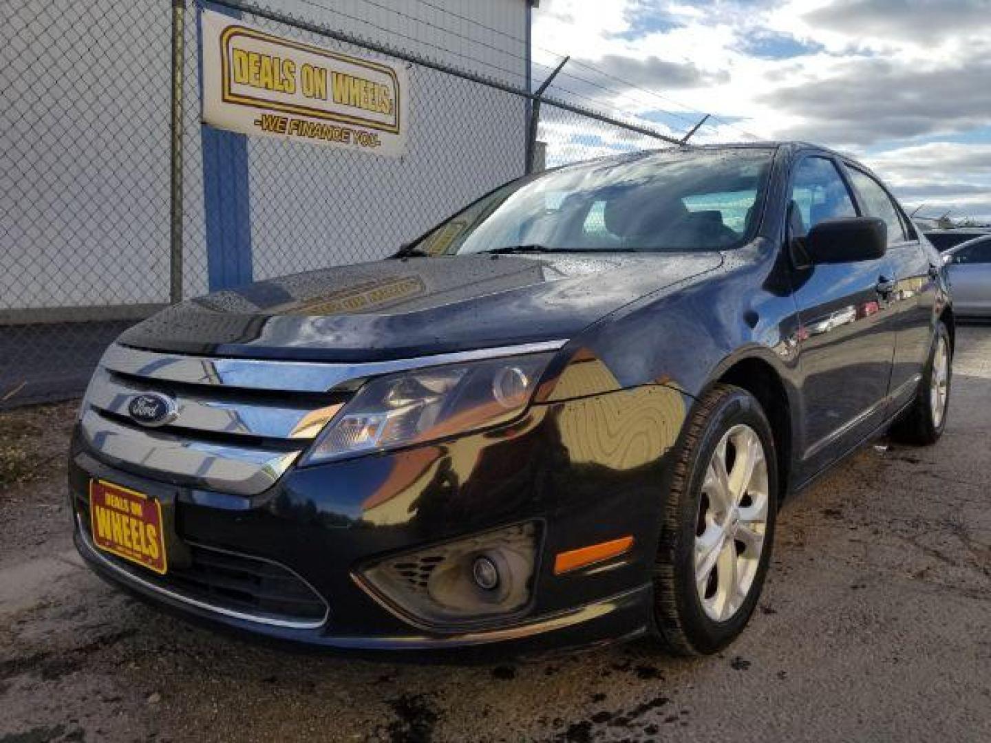 2012 Ford Fusion SE (3FAHP0HAXCR) with an 2.5L L4 DOHC 16V engine, located at 601 E. Idaho St., Kalispell, MT, 59901, 48.203983, -114.308662 - Photo#0