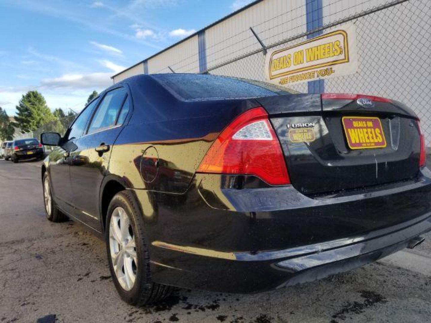 2012 Ford Fusion SE (3FAHP0HAXCR) with an 2.5L L4 DOHC 16V engine, located at 601 E. Idaho St., Kalispell, MT, 59901, 48.203983, -114.308662 - Photo#3