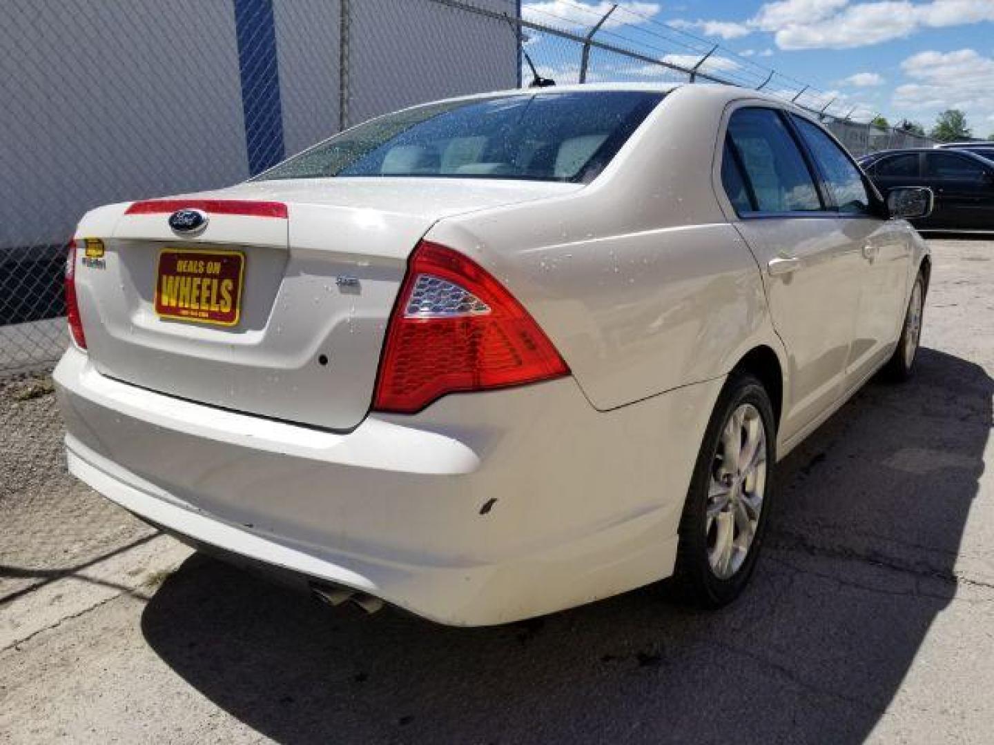 2012 Ford Fusion SE (3FAHP0HA5CR) with an 2.5L L4 DOHC 16V engine, located at 1800 West Broadway, Missoula, 59808, (406) 543-1986, 46.881348, -114.023628 - Photo#4