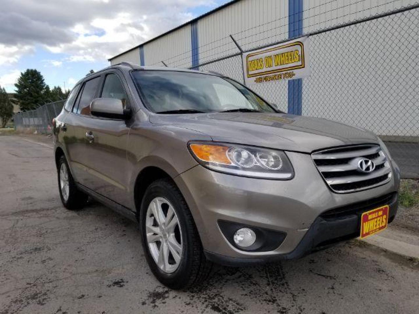 2012 Hyundai Santa Fe SE 3.5 4WD (5XYZHDAG9CG) with an 3.5L V6 DOHC 24V engine, 6-Speed Automatic transmission, located at 601 E. Idaho St., Kalispell, MT, 59901, 48.203983, -114.308662 - Photo#6