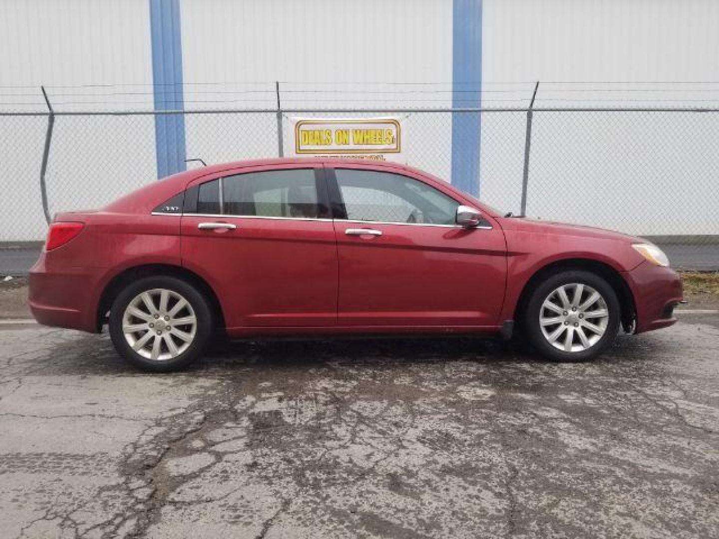 2013 Chrysler 200 Limited (1C3CCBCG7DN) with an 3.6L V6 DOHC 24V FFV engine, 6-Speed Automatic transmission, located at 601 E. Idaho St., Kalispell, MT, 59901, 48.203983, -114.308662 - Photo#3