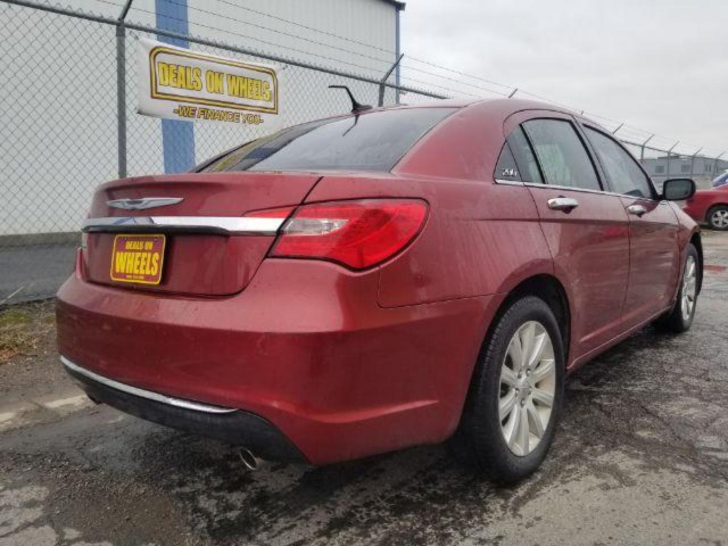 2013 Chrysler 200 Limited (1C3CCBCG7DN) with an 3.6L V6 DOHC 24V FFV engine, 6-Speed Automatic transmission, located at 601 E. Idaho St., Kalispell, MT, 59901, 48.203983, -114.308662 - Photo#4