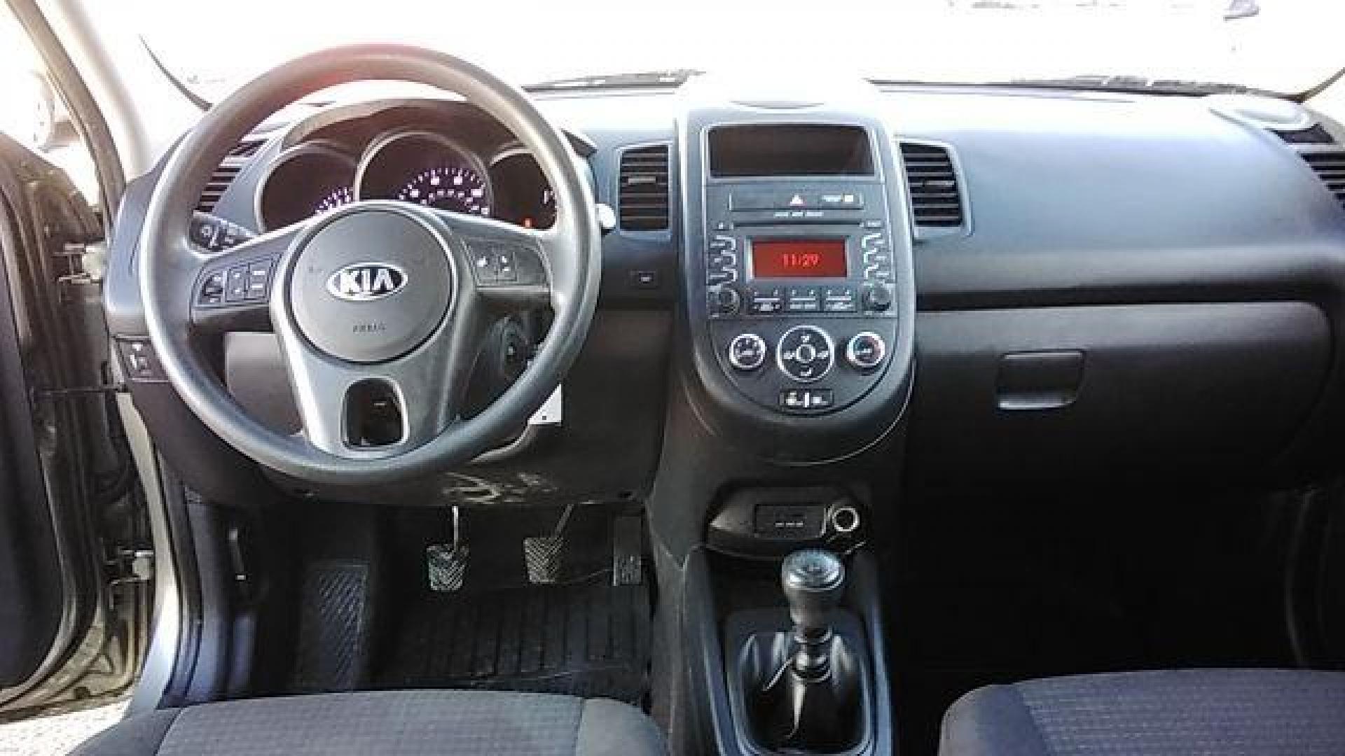 2013 Kia Soul Base (KNDJT2A59D7) with an 1.6L L4 DOHC 16V engine, 5-Speed Manual transmission, located at 1821 N Montana Ave., Helena, MT, 59601, 46.603447, -112.022781 - Photo#9