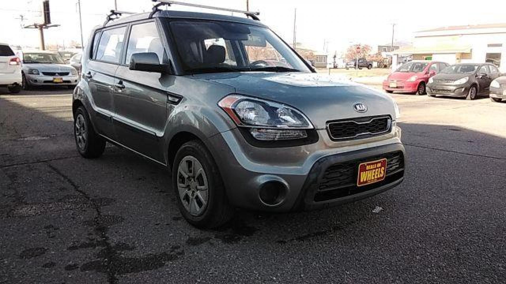 2013 Kia Soul Base (KNDJT2A59D7) with an 1.6L L4 DOHC 16V engine, 5-Speed Manual transmission, located at 1821 N Montana Ave., Helena, MT, 59601, 46.603447, -112.022781 - Photo#2