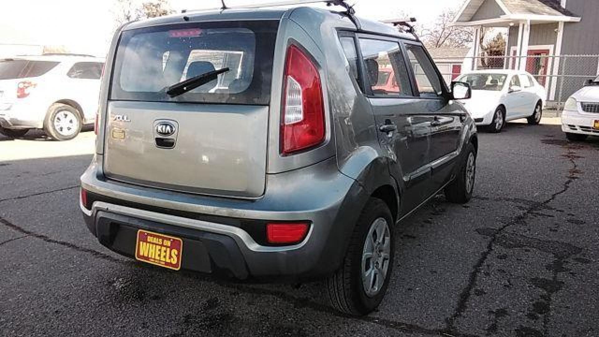 2013 Kia Soul Base (KNDJT2A59D7) with an 1.6L L4 DOHC 16V engine, 5-Speed Manual transmission, located at 1821 N Montana Ave., Helena, MT, 59601, 46.603447, -112.022781 - Photo#4