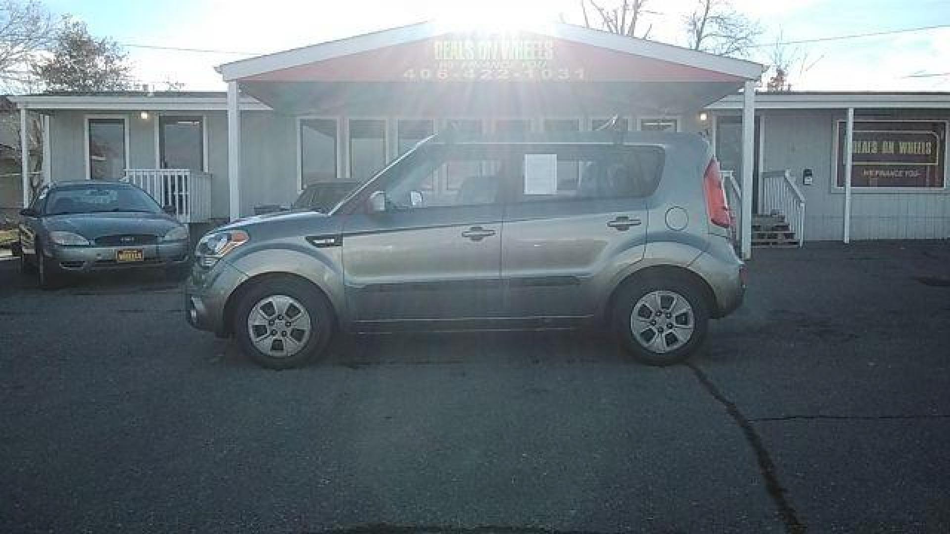 2013 Kia Soul Base (KNDJT2A59D7) with an 1.6L L4 DOHC 16V engine, 5-Speed Manual transmission, located at 1821 N Montana Ave., Helena, MT, 59601, 46.603447, -112.022781 - Photo#6