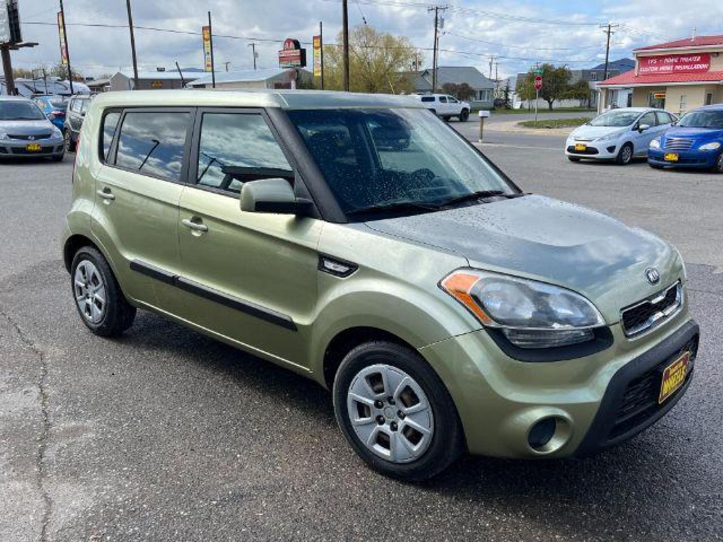 2013 Kia Soul Base (KNDJT2A57D7) with an 1.6L L4 DOHC 16V engine, Automatic transmission, located at 1821 N Montana Ave., Helena, MT, 59601, 46.603447, -112.022781 - Photo#2