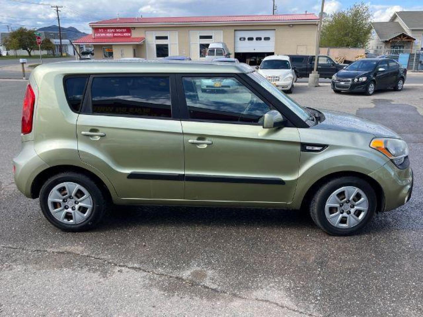 2013 Kia Soul Base (KNDJT2A57D7) with an 1.6L L4 DOHC 16V engine, Automatic transmission, located at 1821 N Montana Ave., Helena, MT, 59601, 46.603447, -112.022781 - Photo#3