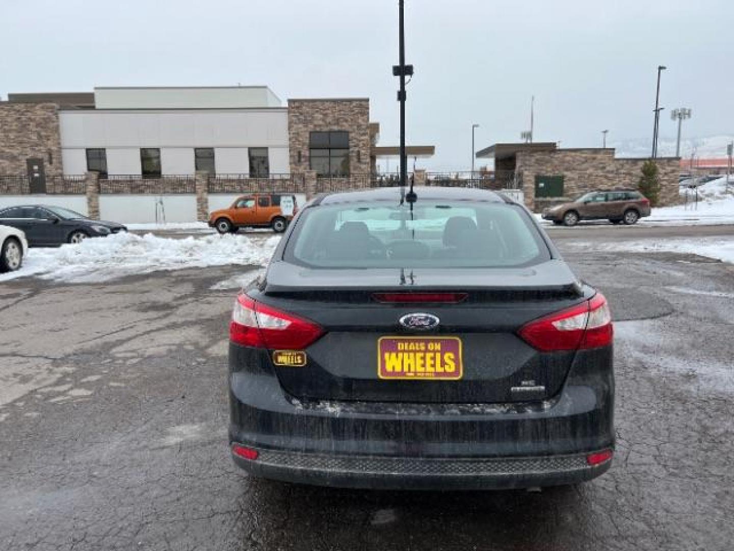 2014 Tuxedo Black Metalli Ford Focus SE Sedan (1FADP3F20EL) with an 2.0L L4 DOHC 16V engine, located at 1800 West Broadway, Missoula, 59808, (406) 543-1986, 46.881348, -114.023628 - Looking for a reliable and affordable pre-owned vehicle in Missoula? Look no further than this 2014 Ford Focus SE Sedan available at DOW - Missoula. With a price tag of $15,495, this vehicle offers great value for your money. The Ford Focus is a popular choice among sedan lovers, and this 2014 mod - Photo#4