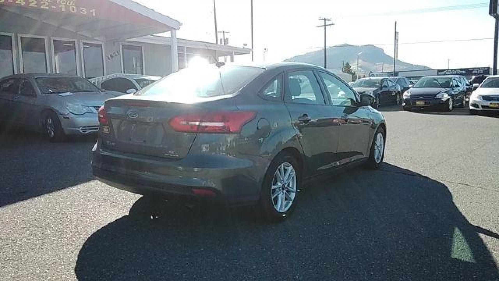 2015 Ford Focus SE Sedan (1FADP3F29FL) with an 2.0L L4 DOHC 16V engine, located at 1800 West Broadway, Missoula, 59808, (406) 543-1986, 46.881348, -114.023628 - Photo#4