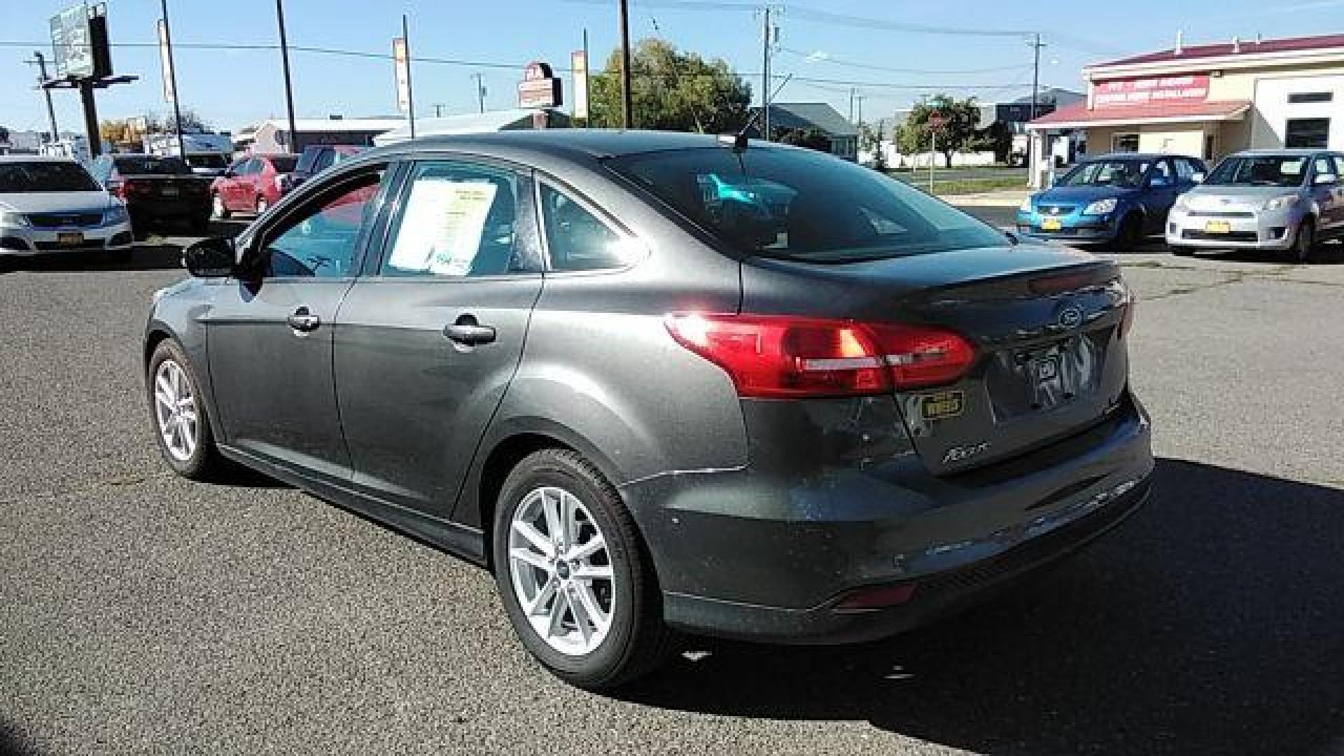 2015 Ford Focus SE Sedan (1FADP3F29FL) with an 2.0L L4 DOHC 16V engine, located at 1800 West Broadway, Missoula, 59808, (406) 543-1986, 46.881348, -114.023628 - Photo#6