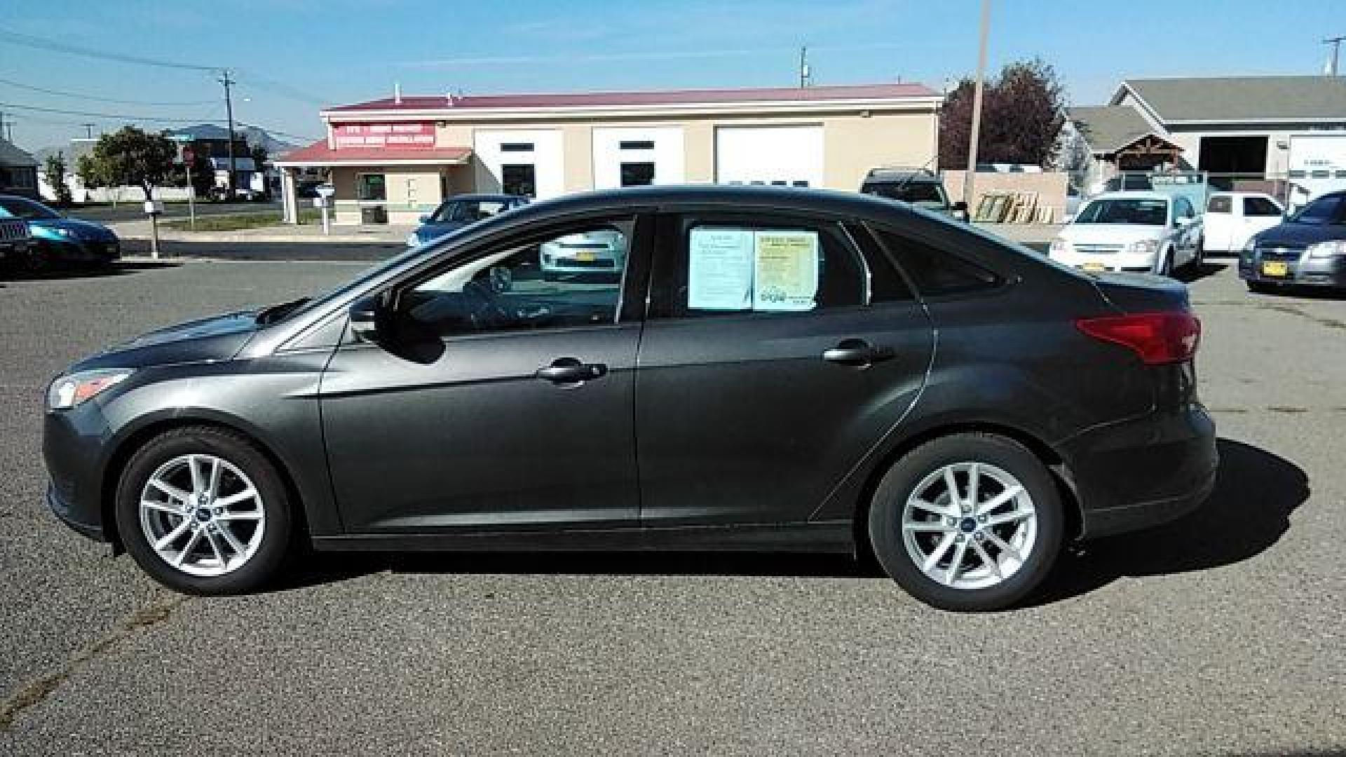 2015 Ford Focus SE Sedan (1FADP3F29FL) with an 2.0L L4 DOHC 16V engine, located at 1800 West Broadway, Missoula, 59808, (406) 543-1986, 46.881348, -114.023628 - Photo#7