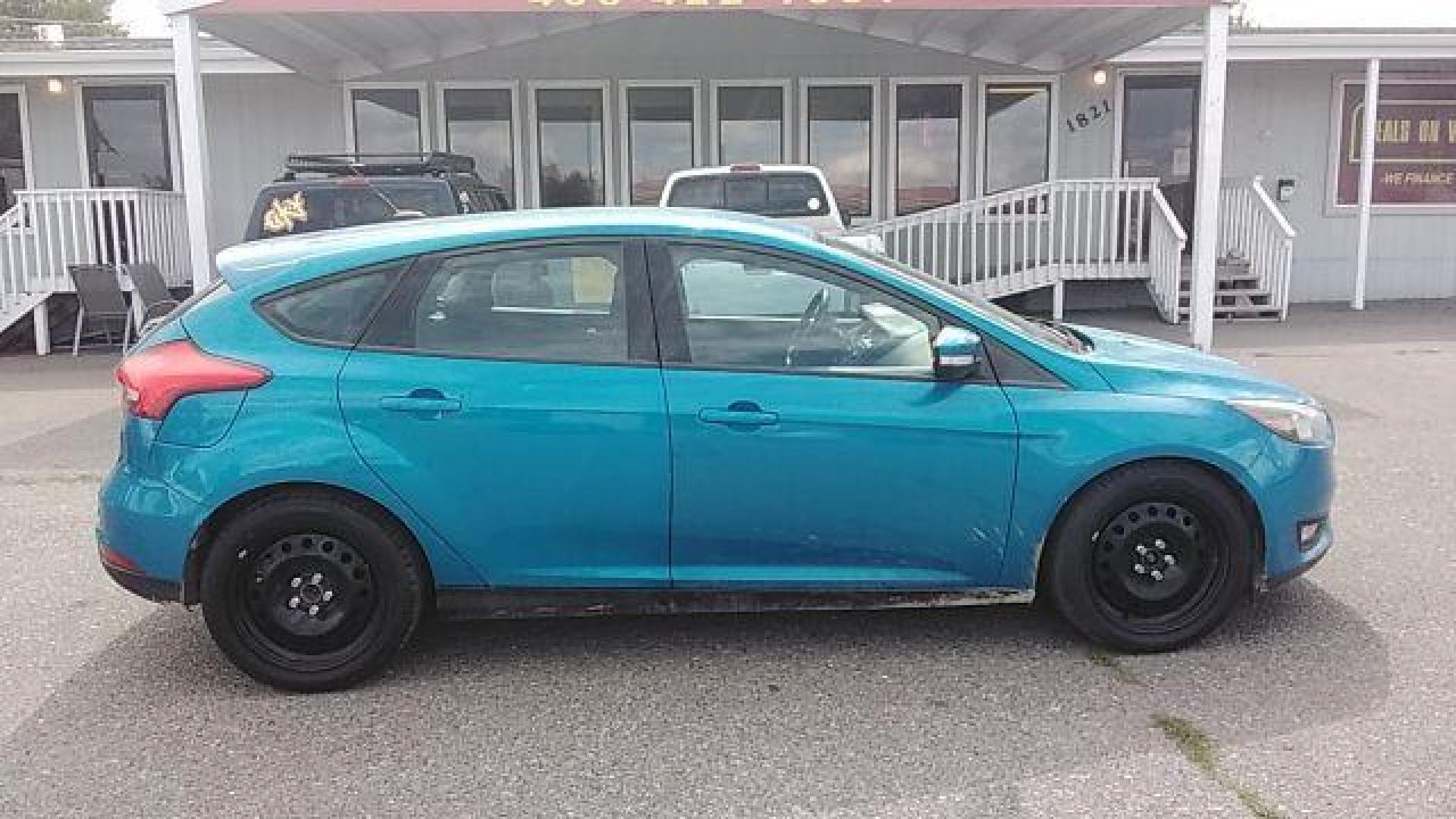 2015 Ford Focus SE Hatch (1FADP3K29FL) with an 2.0L L4 DOHC 16V engine, 5-Speed Manual transmission, located at 1821 N Montana Ave., Helena, MT, 59601, 46.603447, -112.022781 - Photo#3