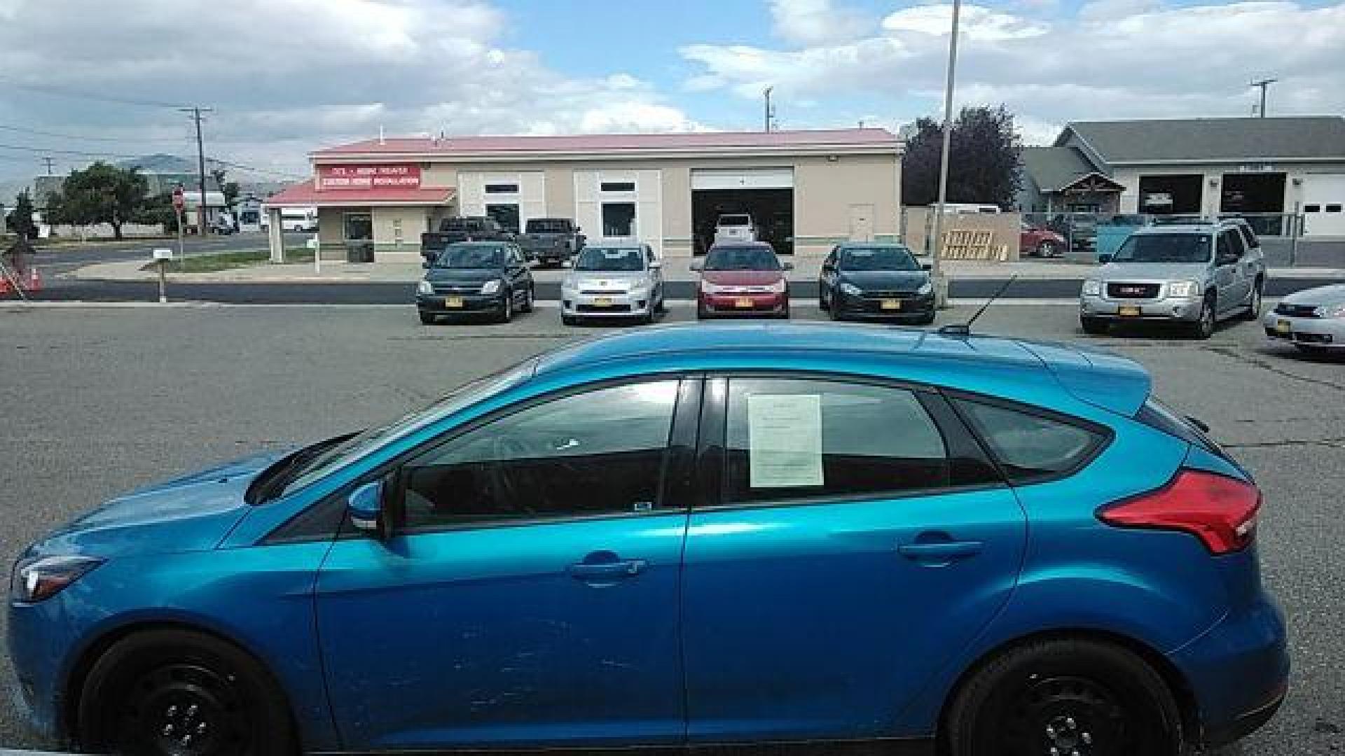 2015 Ford Focus SE Hatch (1FADP3K29FL) with an 2.0L L4 DOHC 16V engine, 5-Speed Manual transmission, located at 1821 N Montana Ave., Helena, MT, 59601, 46.603447, -112.022781 - Photo#7