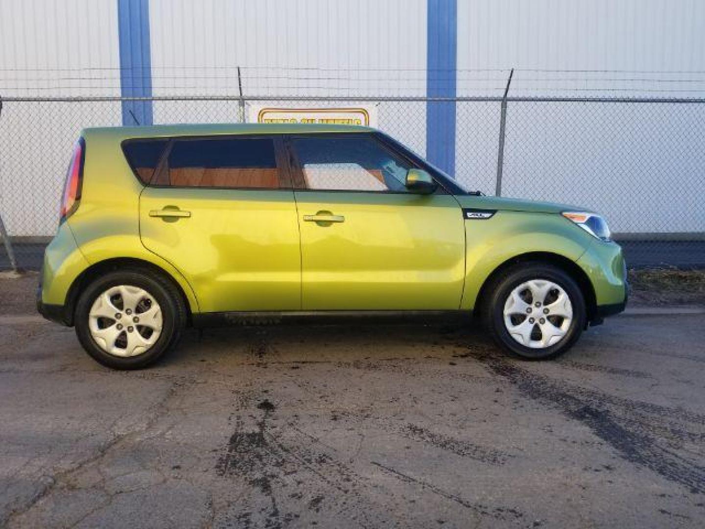 2015 Kia Soul Base (KNDJN2A26F7) with an 1.6L L4 DOHC 16V engine, located at 4801 10th Ave S,, Great Falls, MT, 59405, 47.494347, -111.229942 - Photo#3