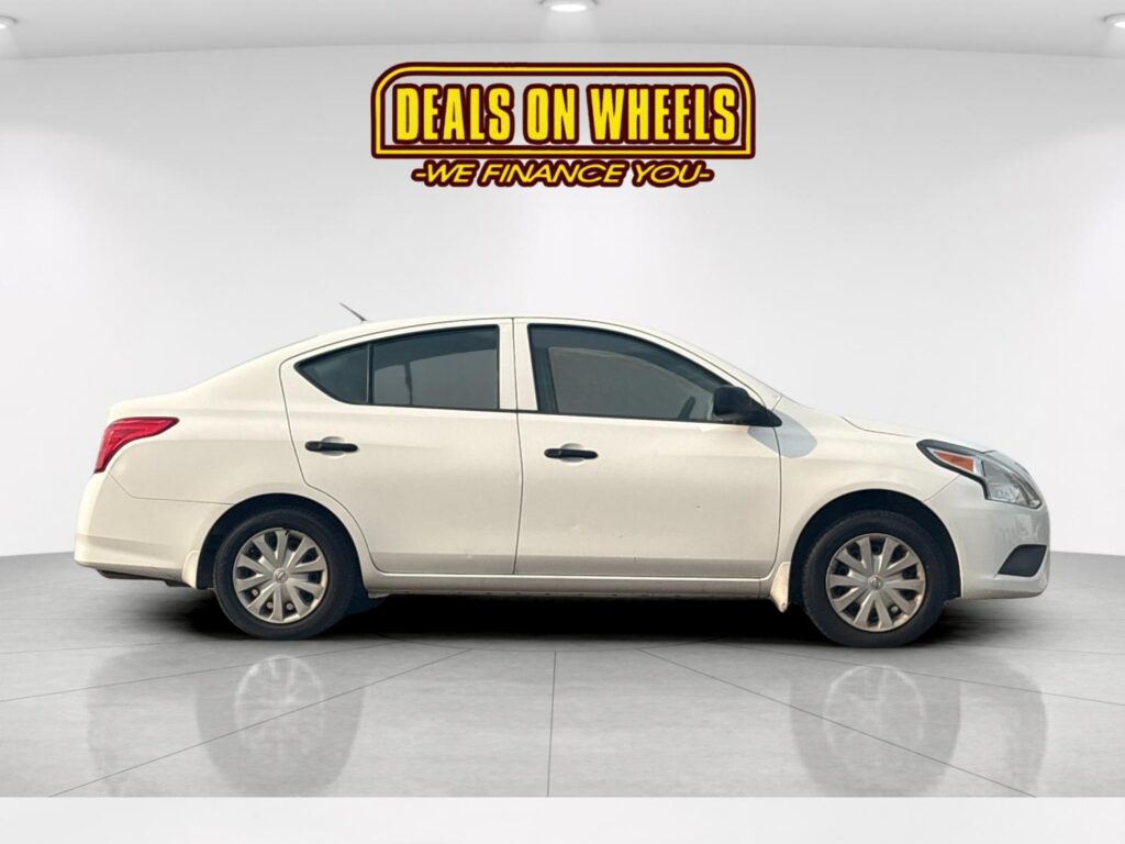 2015 Nissan Versa 1.6 S 5M