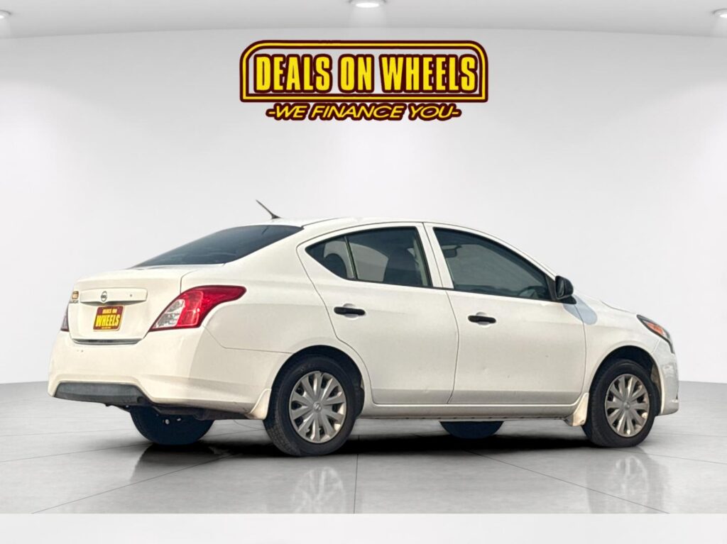 2015 Nissan Versa 1.6 S 5M